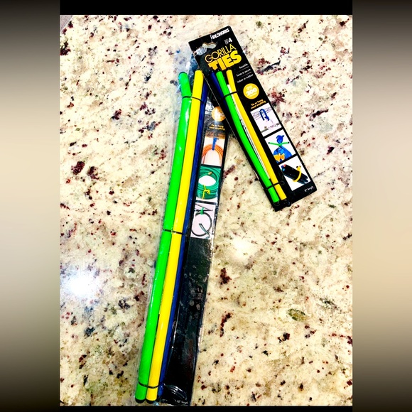 GORILLA NWT Reusable Ties for Hanging Items 18" 4 pack & 4 pack 8” up to 200lbs - Picture 1 of 7